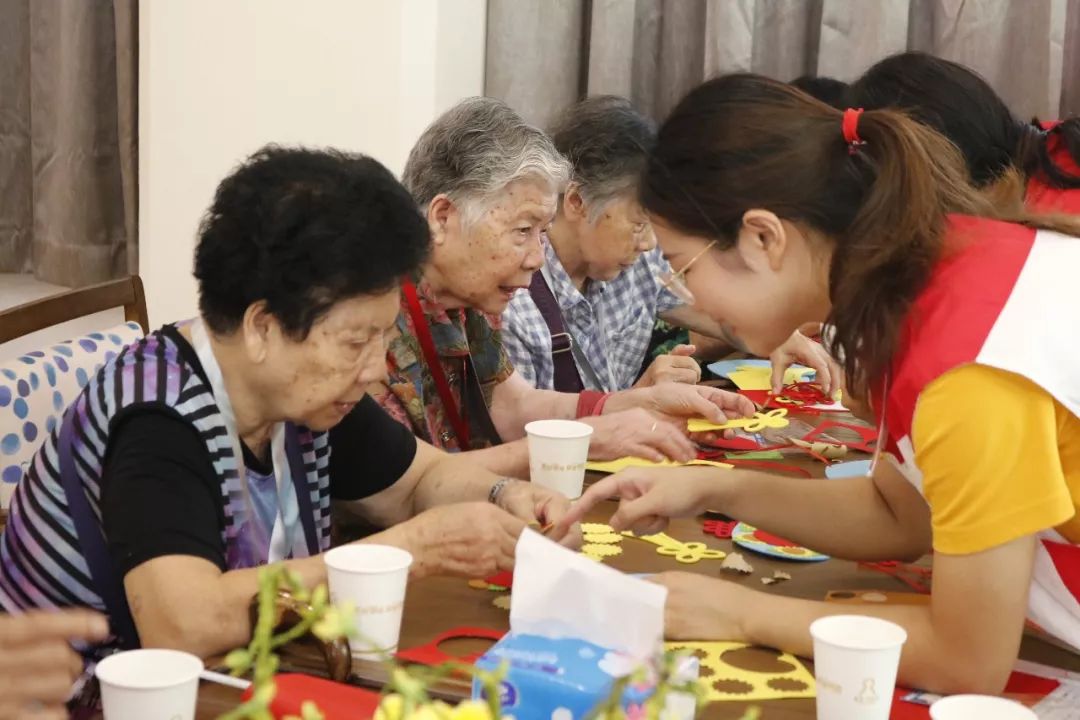 越秀养老|伴长者忆初心 唱红歌颂祖国 越秀养老|伴长者忆初心 唱红歌颂祖国