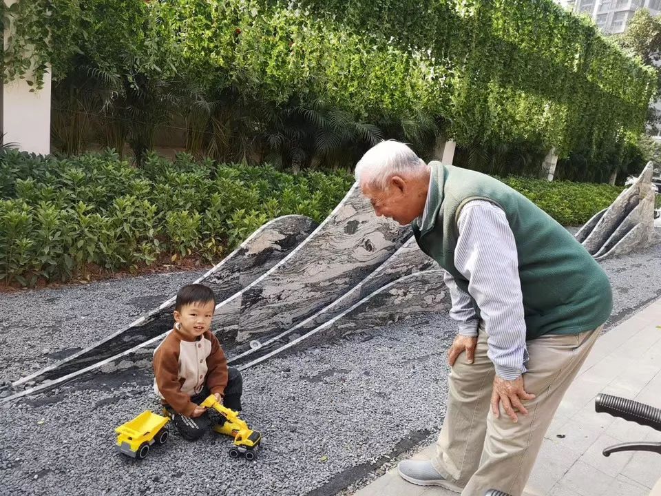 越秀养老 | 法国青年议员团参观越秀海颐苑项目 越秀养老 | 法国青年议员团参观越秀海颐苑项目
