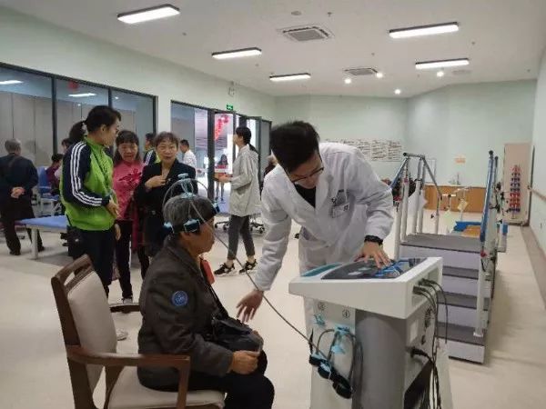 如果长辈都来越秀抱团养老 ,那才是真的“都挺好”! 如果长辈都来越秀抱团养老 ,那才是真的“都挺好”!