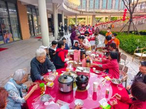 一席百家宴,品不尽邻里情深——越秀康养·悦麓居:一个有温度的活力康养社区 一席百家宴,品不尽邻里情深——越秀康养·悦麓居:一个有温度的活力康养社区